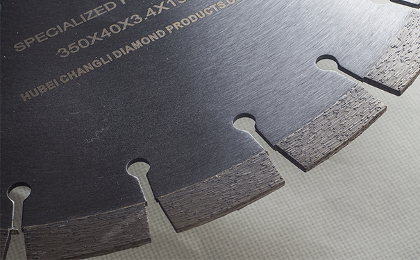 金剛石切割片出現(xiàn)破裂現(xiàn)象原因及解決方案 金剛石切割片出現(xiàn)破裂現(xiàn)象原因及解決方案