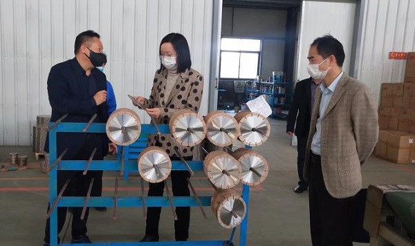 鄂州市市委常委、統(tǒng)戰(zhàn)部部長(zhǎng)鄒霞 蒞臨湖北昌利公司調(diào)研