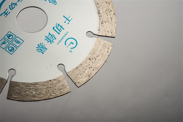 石材鋸片在不同的應(yīng)用階段應(yīng)該使用哪些石材機(jī)械呢？