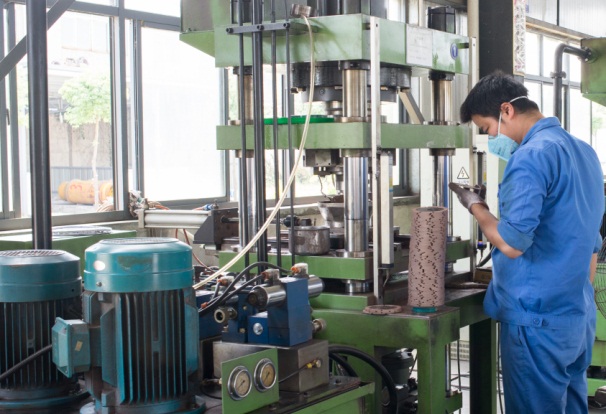 石材切割片廠家為什么要選擇選用預合金胎體金屬粉粉末？